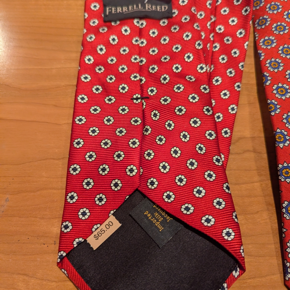 Stylish Red Patterned Tie Collection - Picture 3 of 6